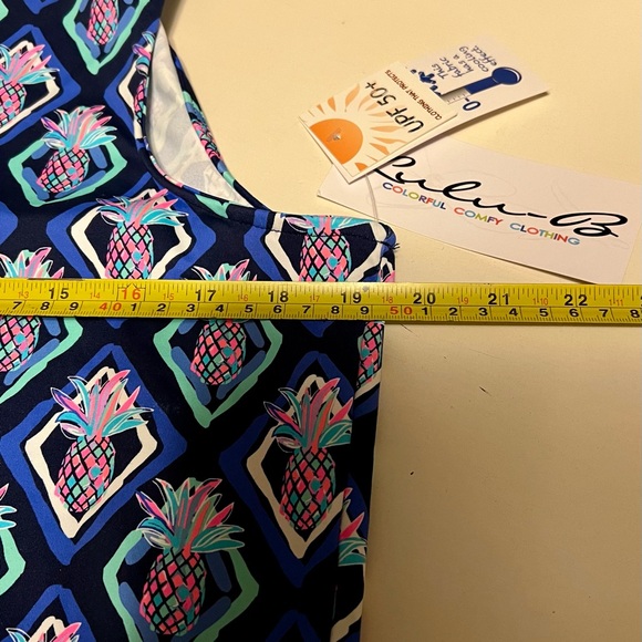 Lulu-B Pineapple Print Sleeveless Quarter-Zip Top UPF 50 Cooling Fabric L NWT lg - Picture 7 of 11